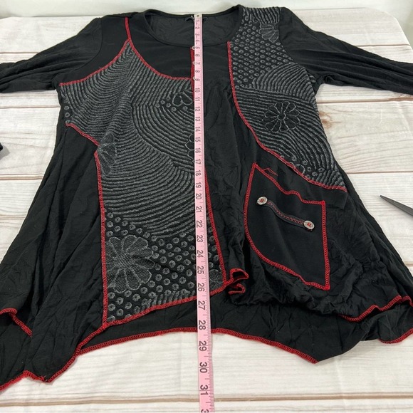 Kakus size XL black & red top - Picture 3 of 7